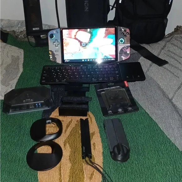 128 GB Nintendo 3DS PINK Pokemon Bank Transporter + Games - Picture 1 of 7